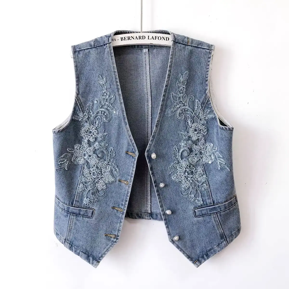 European Retro V-neck Embroidered Flower Denim Vest Women's Waistcoat 2026 New Spring Autumn Sleeveless Top Casual Vest Jacket