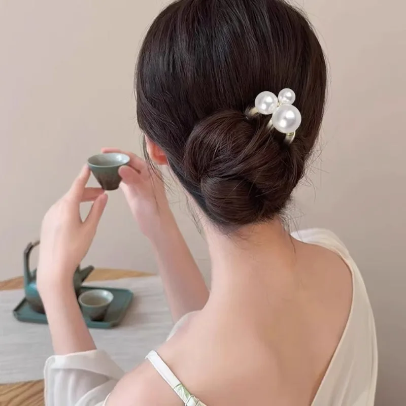 Fashionable Commuter Hair Comb: Beaded Four-Tined Hair Styling Tool – A Must-Have for Women’s Retro Hairstyles