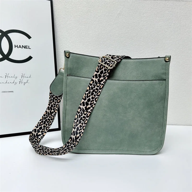 2024 new tote bag large capacity single shoulder crossbody bag leopard print wide shoulder strap bucket bag for women