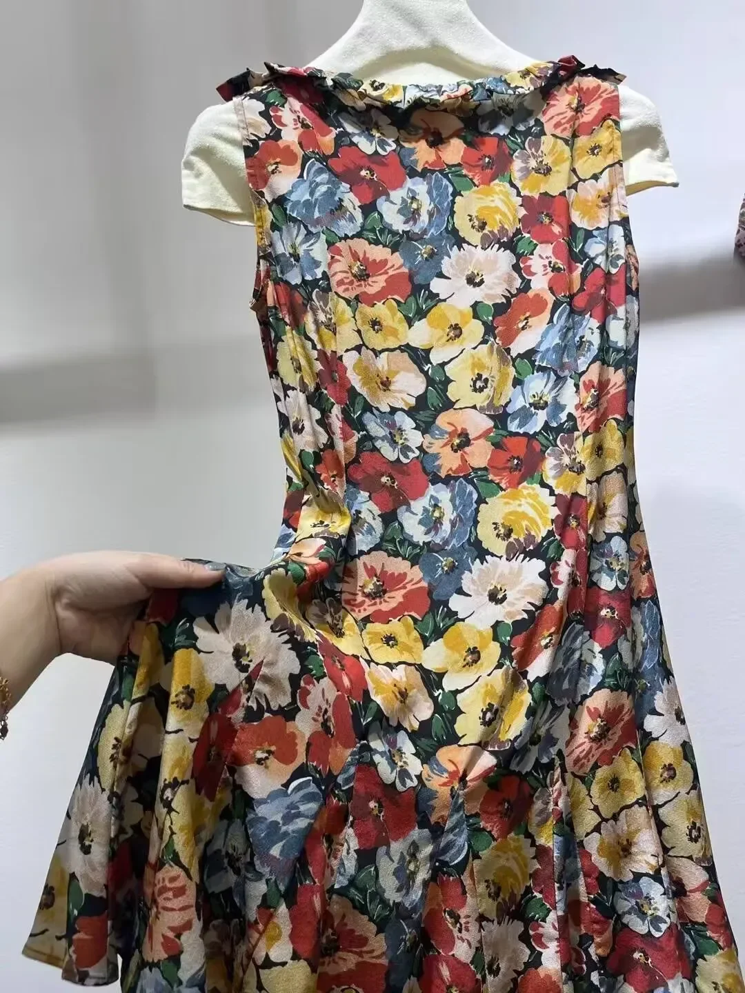 

Floral Print Women 100% Silk Dress High Waist Round Neck Sleeveless Vintage Ladies Mini Robe