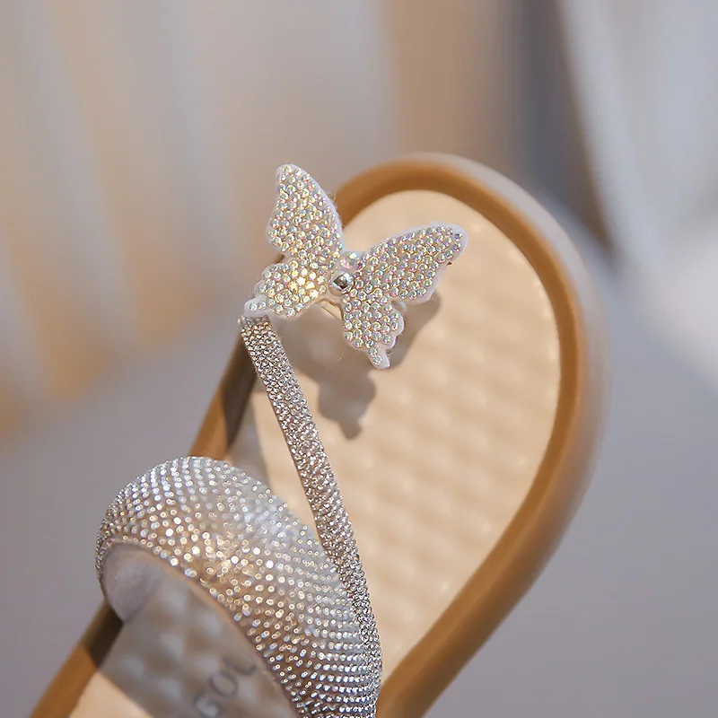 2024 Summer Children Butterfly Diamond Bow Slippers for Girls Versatile Fashion Anti Slip and Lightweight Mesh Cool Beach Shoes