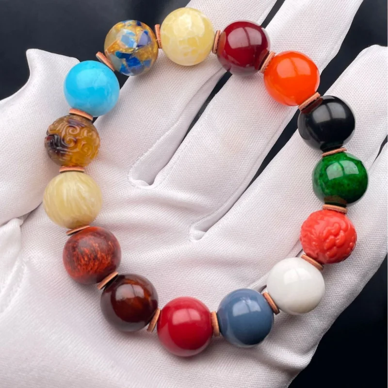 

Браслет в этническом стиле с разноцветными камнями, бусинами из кости и агата