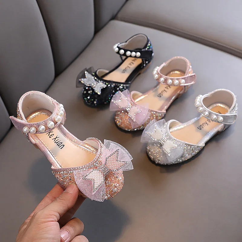 2023 Girls Sandals for Party Wedding Shows Cute Toes Wrapped Rhinestones Lace Bow Simple Kids Shoes Versatile Soft Korean Child