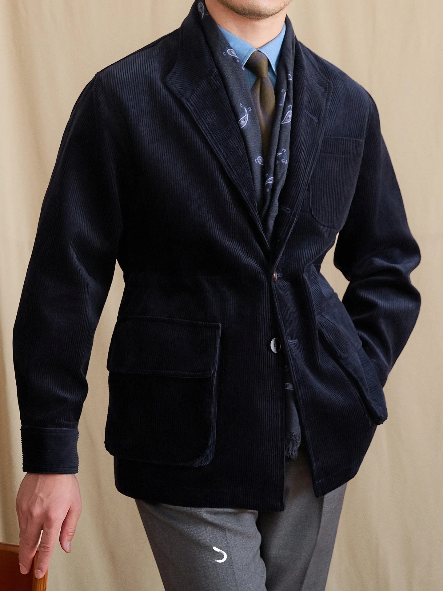 

Мужская вельветовая куртка Faionable: осенне-зимняя, теплая, повседневная, с отложным воротником, винтажный стиль, для делового и повседневного образа.