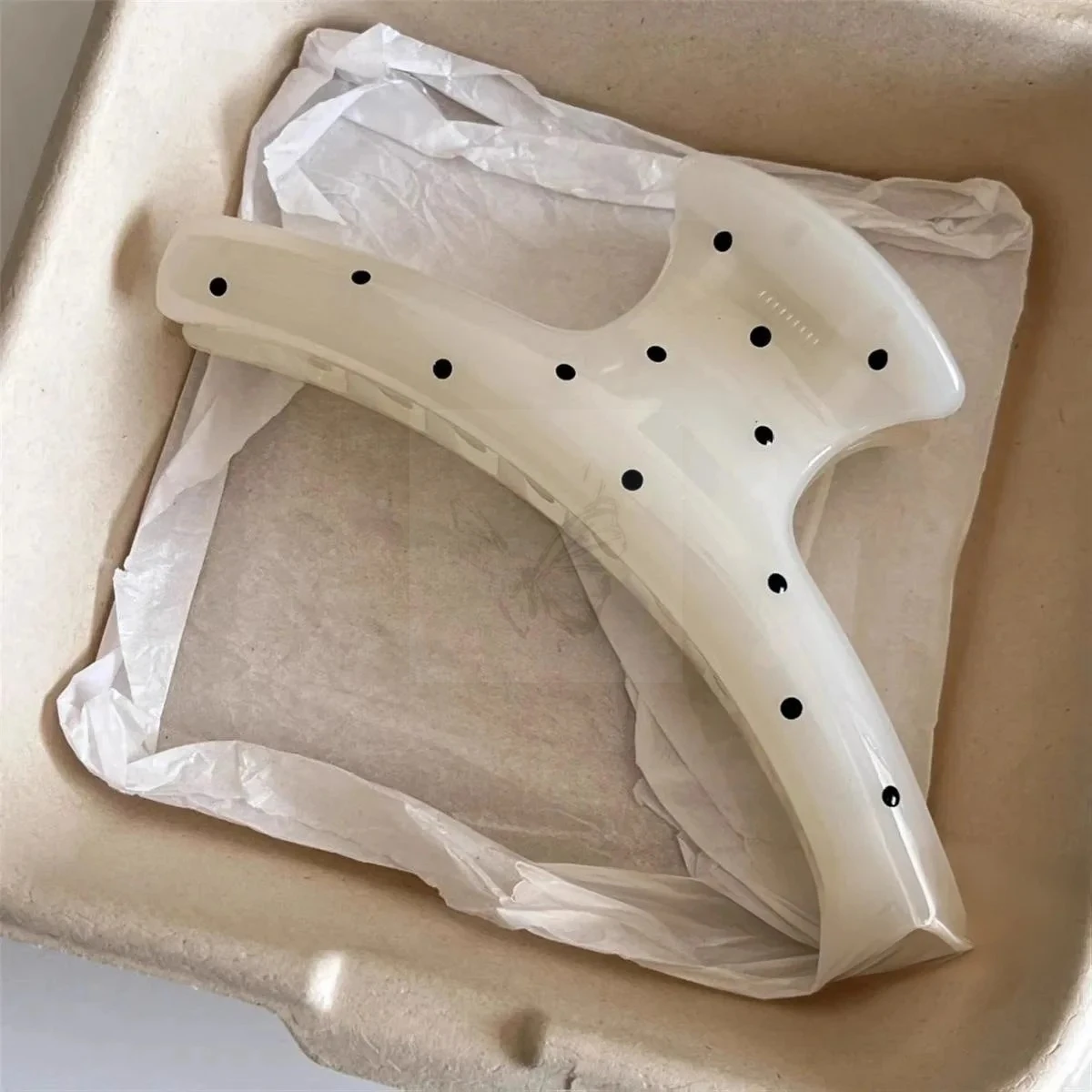 Korean Large Size Acrylic Dragon Bone Shark Hair Clip - French Style Arc