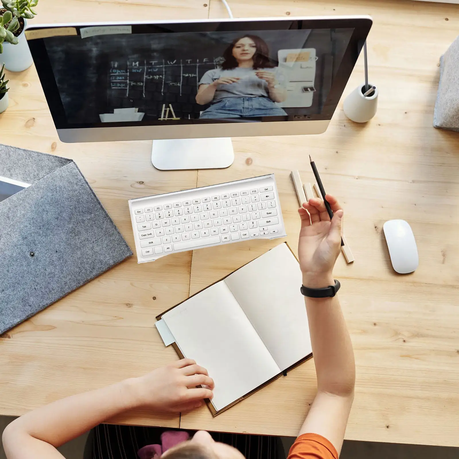 

Прочная акриловая подставка для клавиатуры с гладкими изогнутыми краями и надежным креплением для дома, офиса или игровой зоны. Держатель для клавиатуры.