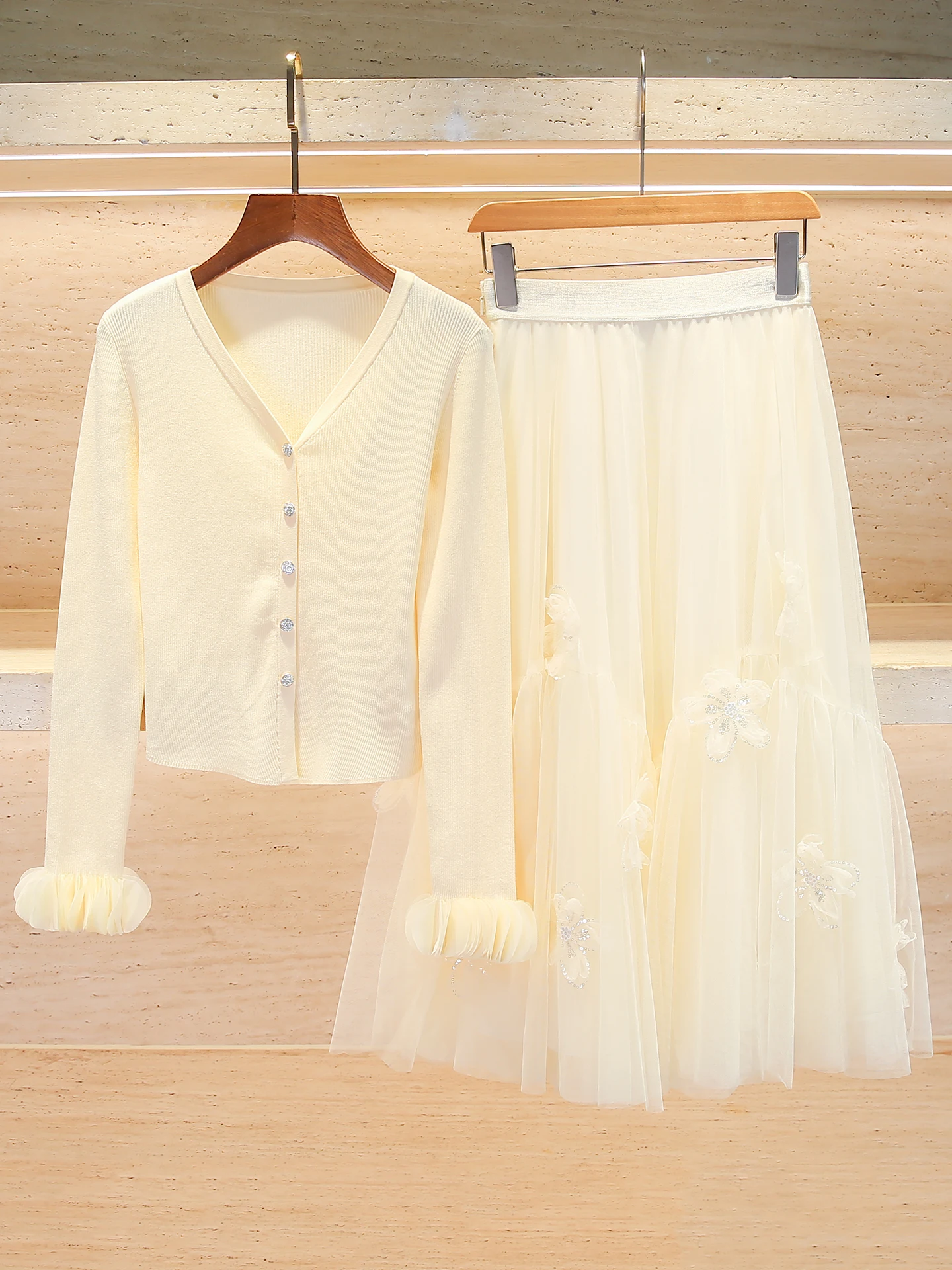 

High-End Women's Knitted V-Neck Sweater And Mesh Skirt Set Spring 2026 Fashion Floral Sleeve High Waist Color Elastic