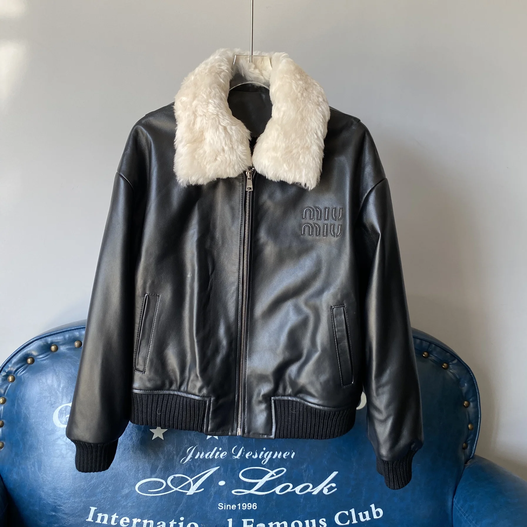

Women's Genuine Leather eepskin Jaet 2024 Autumn Winter New Sle Inteated Fur Motorcycle Jaet ort Loose Top