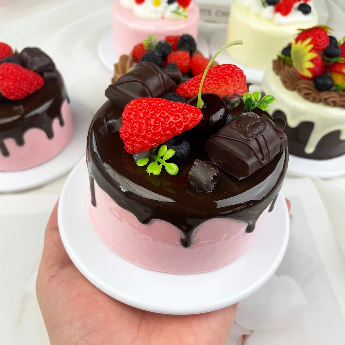 1pc Realistische Gefälschte Kuchen Modell Künstliche Erdbeere Dessert Simulation Lebensmittel Prop für Fotografie Hause Dekoration Geschenk – Detail 3