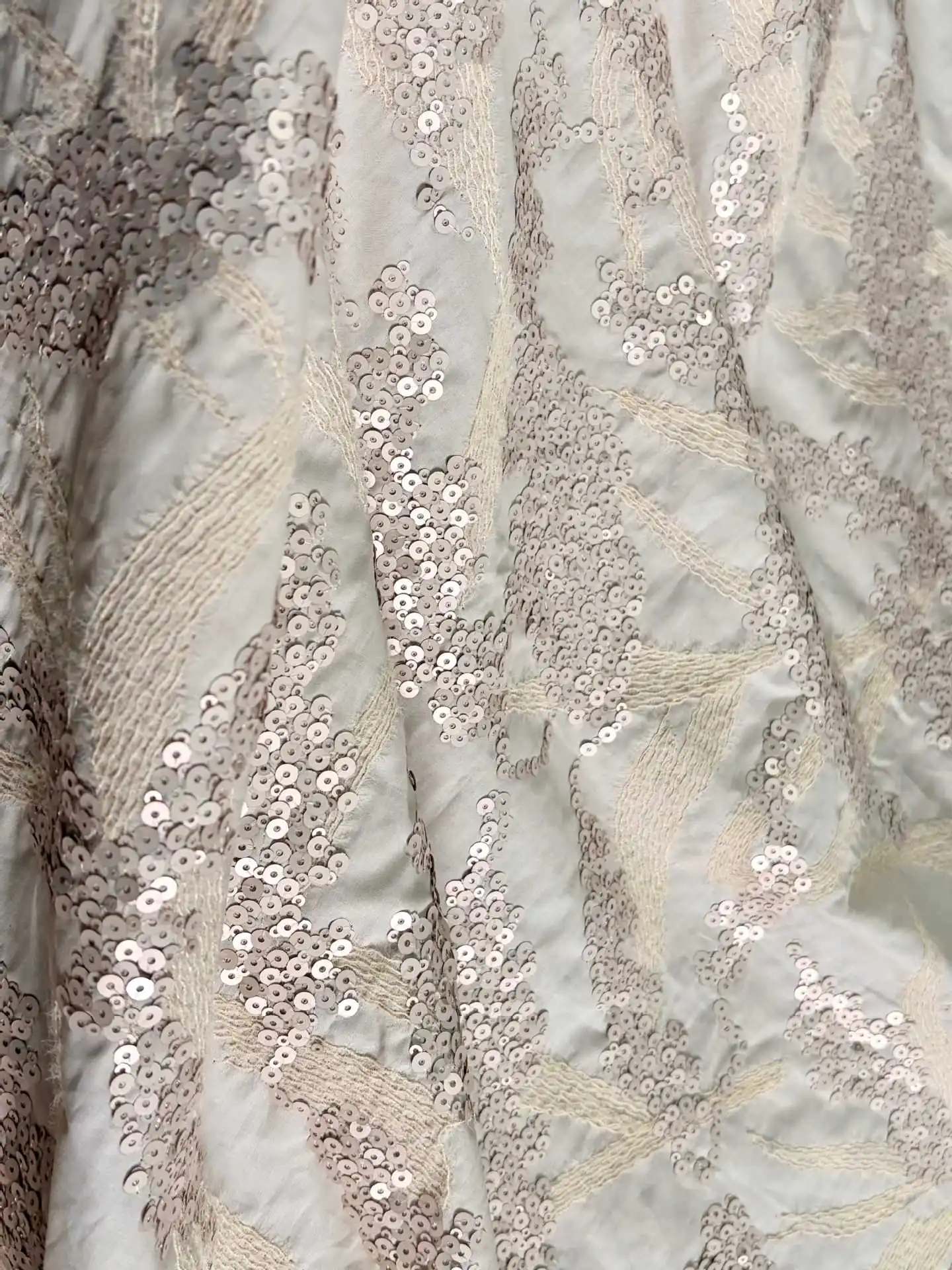 

Элегантная бежевая ткань из чистого хлопка с 3D-вышивкой пайетками для платьев, пальто, дизайнерской одежды.