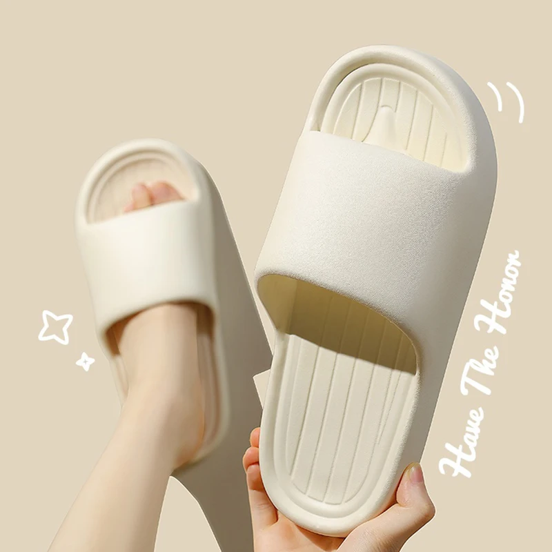 2025 جديد لطيف زوجين وسادة النعال الإناث ملابس الصيف الحمام حمام عدم الانزلاق داخلي المنزل إيفا الصنادل سميكة القاع