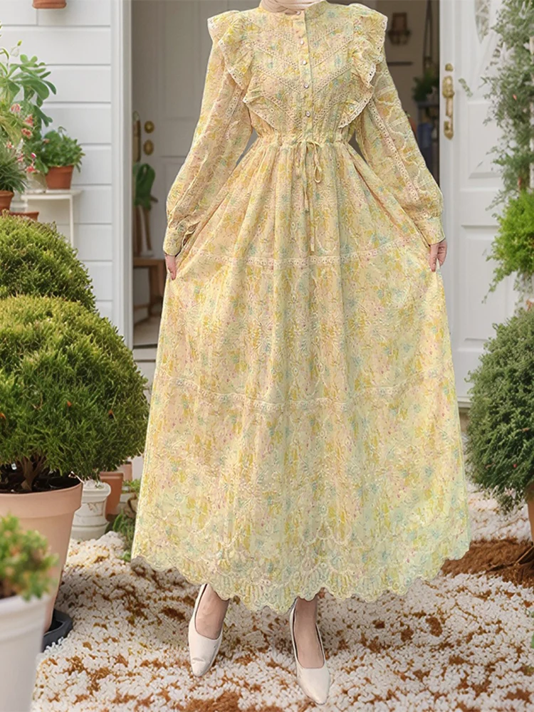 ชุดคลุมยาวลายปักฉลุลายดอกไม้สไตล์ตะวันออกกลาง รุ่นใหม่ ปี 2025 ทรงเอวสูง แขนกระดิ่ง ติดกระดุมเม็ดเดียว ทรงเอ สำหรับฤดูใบไม้ผลิและฤดูใบไม้ร่วง...