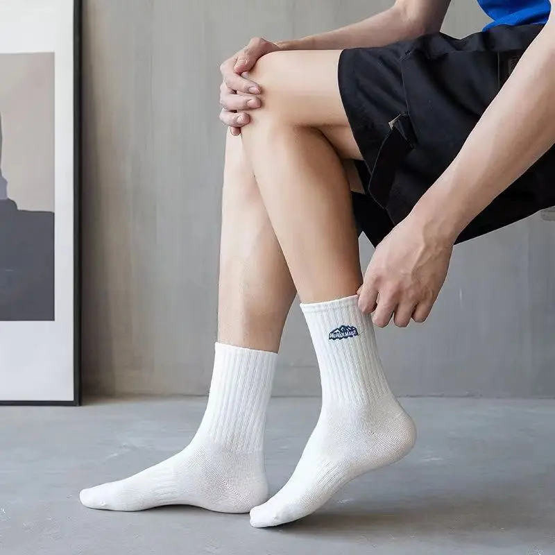 4 Paar Casual Sports ocken für Herren, atmungsaktive, bequeme Schweiß absorptions strümpfe, trend ige Herren socken für den Frühlings sommer