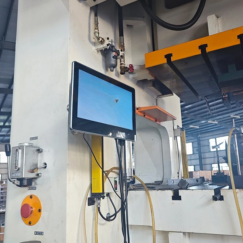 

In-mold monitoring anti-voltage error detection high definition camera