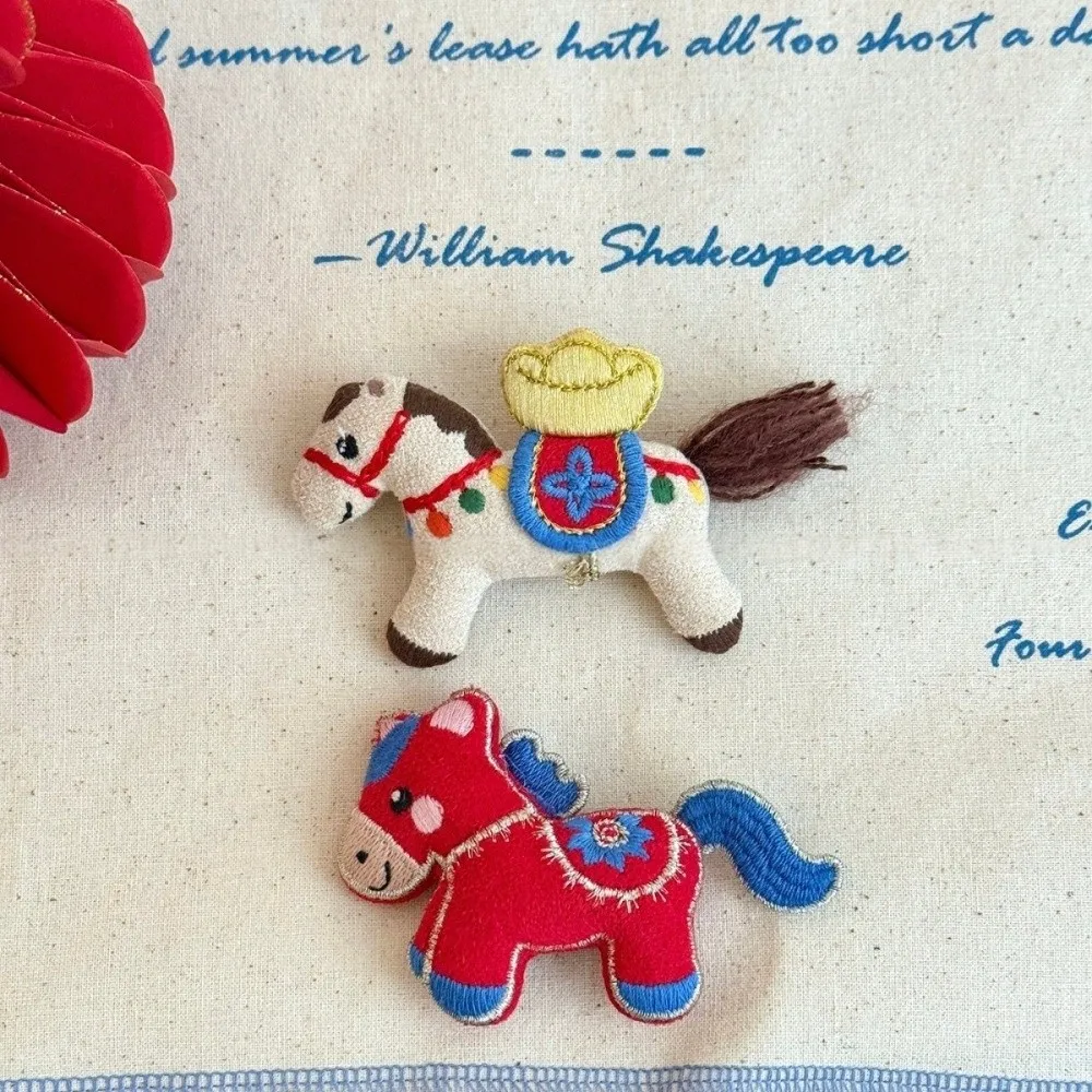 New Retro Red Horse Brooch Pin Multi-Functional Handmade Embroidery Decoration Pin Brooch Jewelry Gifts