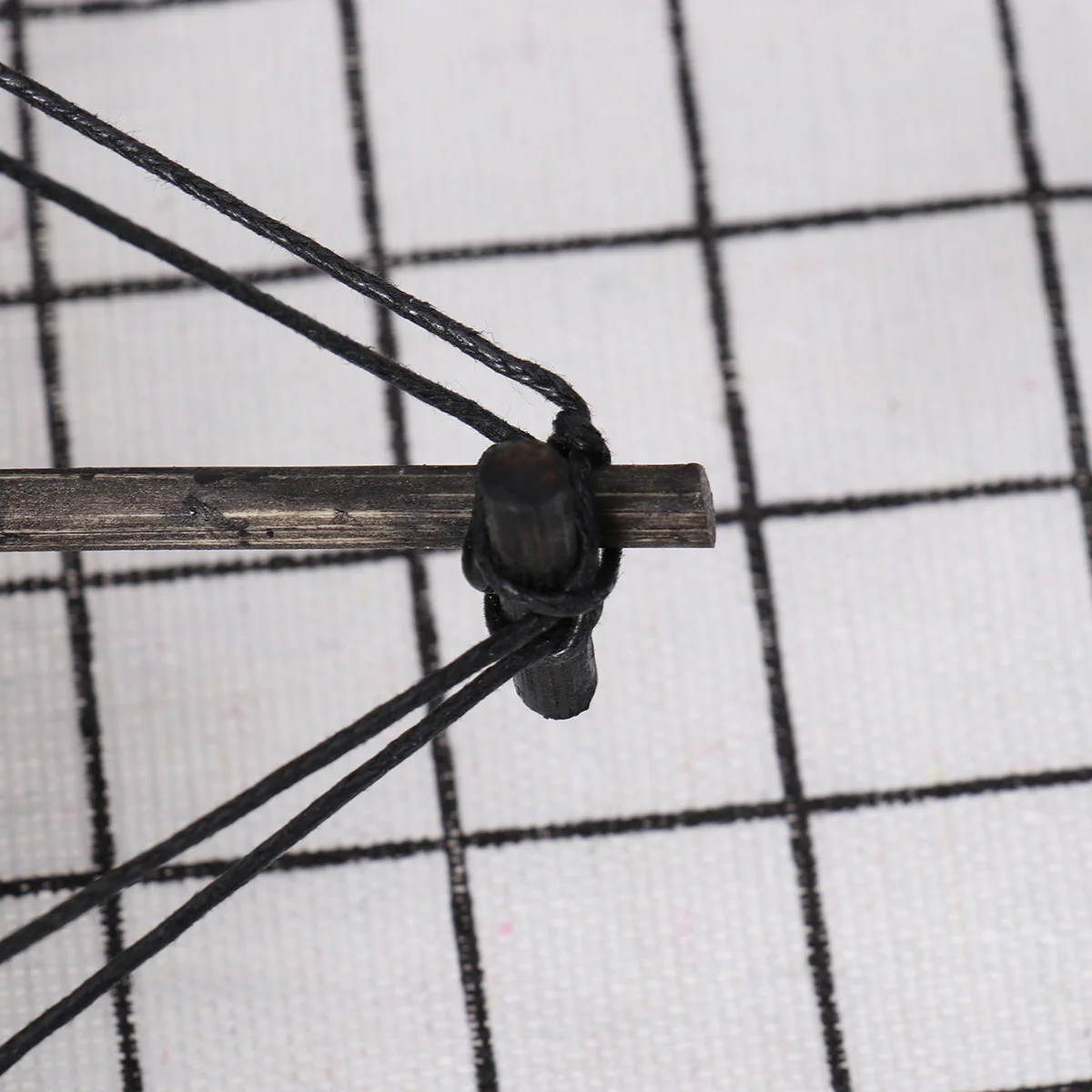 

SEWOART Realistic Resin Fishing Boat Aquarium Decoration Fish Tank Landscape Accessory Safe for Fish Random Color