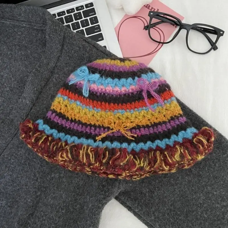 P88A لطيف القوس دلو قبعة Handcrochet محبوك قوس قزح مخطط بيني قبعة الصيد