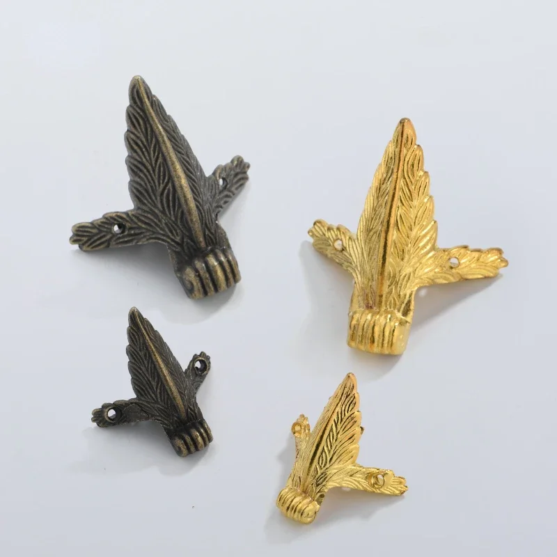 4 sztuki / zestaw Antyczne meble w stylu vintage Akcesoria sprzętowe Antyczna osłona narożnika Podwyższone drewniane pudełko Akcesoria Stopka ze stopu cynku