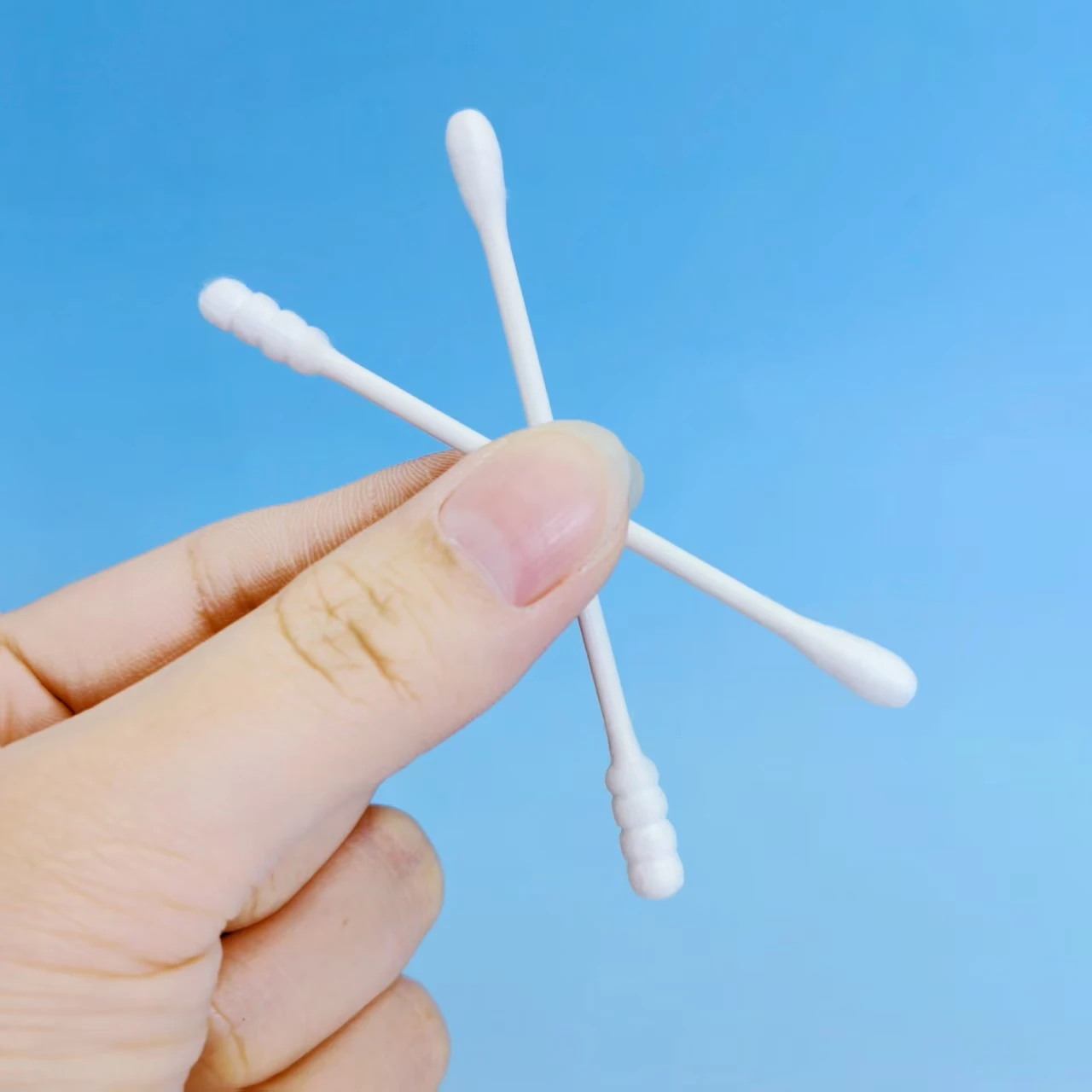 Tamponi di cotone modello singolo cappello natalizio da 200 pezzi, tamponi di cotone regalo per le vacanze con testa a vite bianca