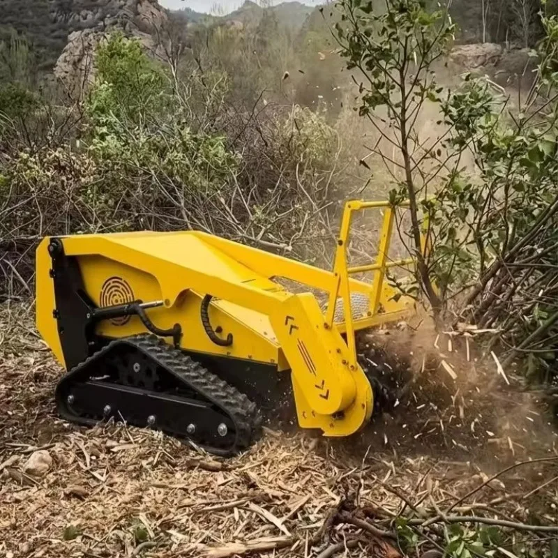 This Lawnmower Is Designed for Brush-clearing Operations; Featuring a Tracked Design, It Is Suitable for Use on Slopes.