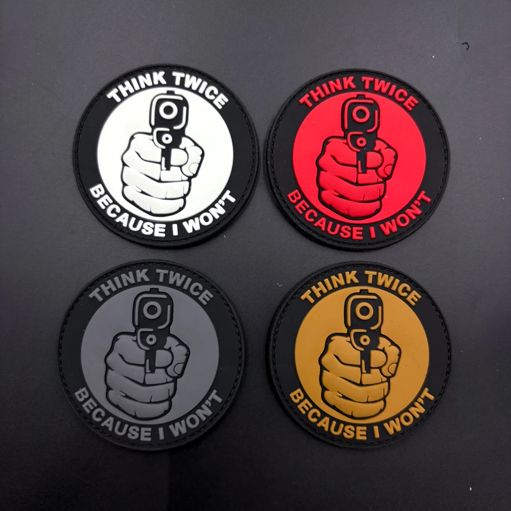 Ein Gunfighter-Muster-PVC-Aufnäher mit Leuchteffekt, mit Hakenverschluss auf der Rückseite, geeignet für Taschen, Rucksäcke, Westen und zur Dekoration von Kleidung, bestickte Aufnäher aus weichem