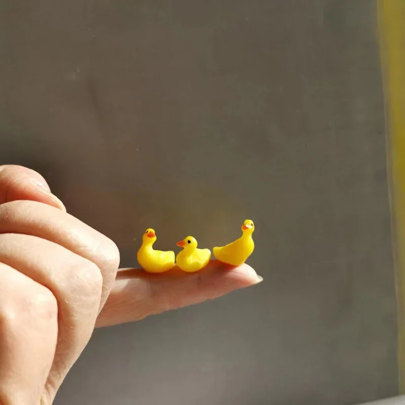 10 Uds./patos amarillos/animales en miniatura/lindo/gnomo de jardín de hadas/decoración de terrario musgo/manualidades/estatuilla de bonsái/suministros para casa de muñecas DIY