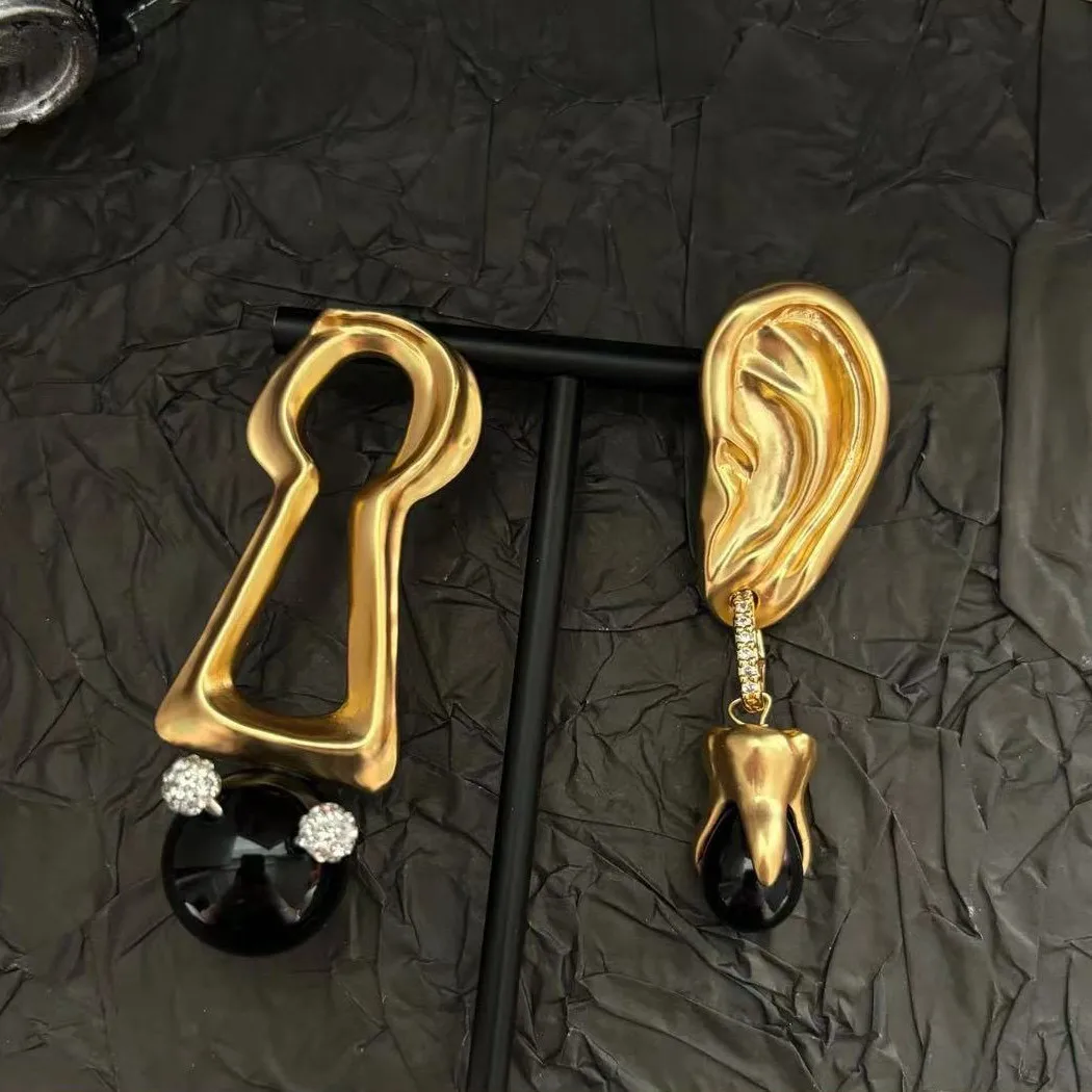 Hot Fashion Europe Designer Keyhole Ear Pearl Crystal Earrings Woman Top Quality Luxury Jewelry Trend