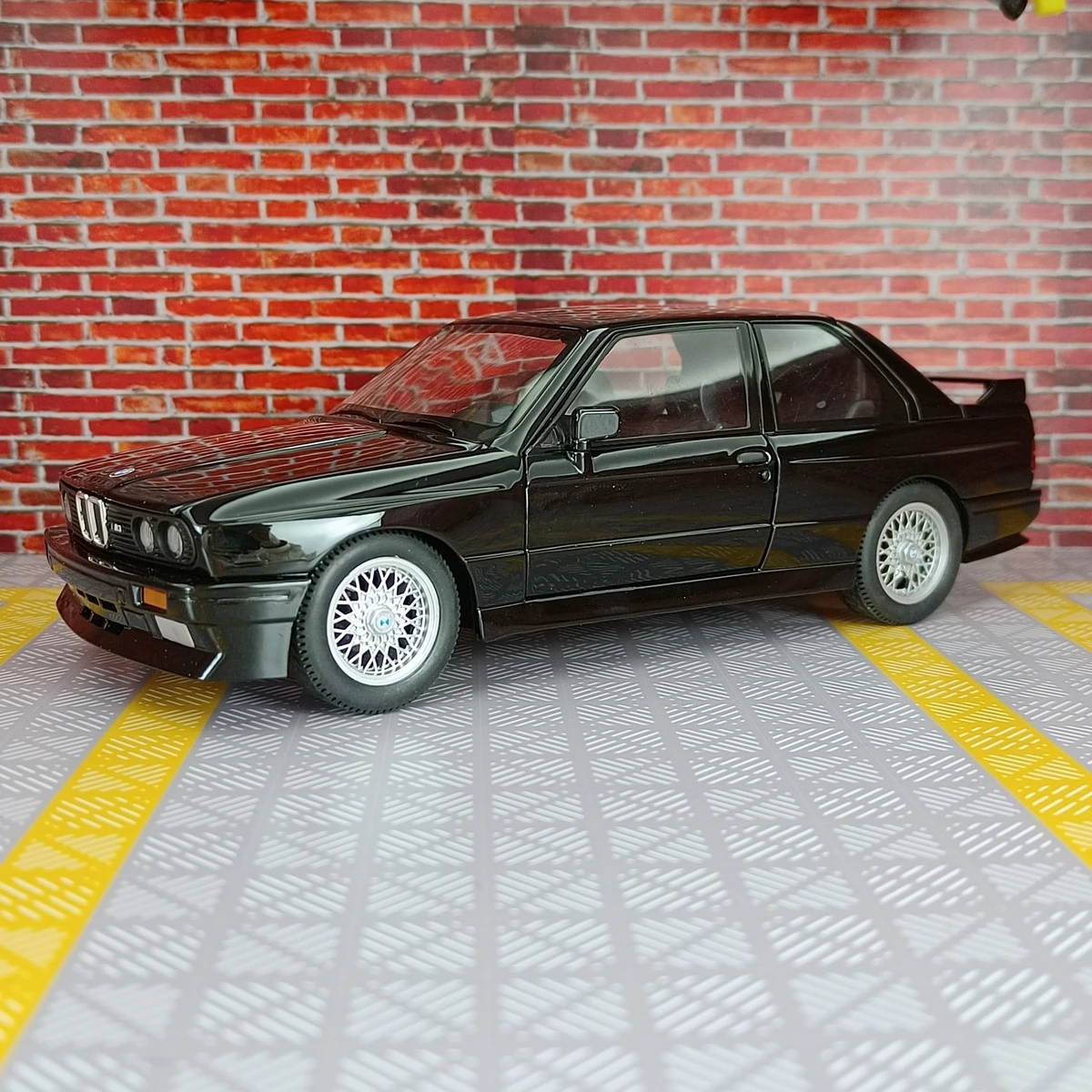 1:24 BMW M3 E30 1988 liga supercar modelo decoração de carro, portas e capô do motor, porta-malas pode ser aberto