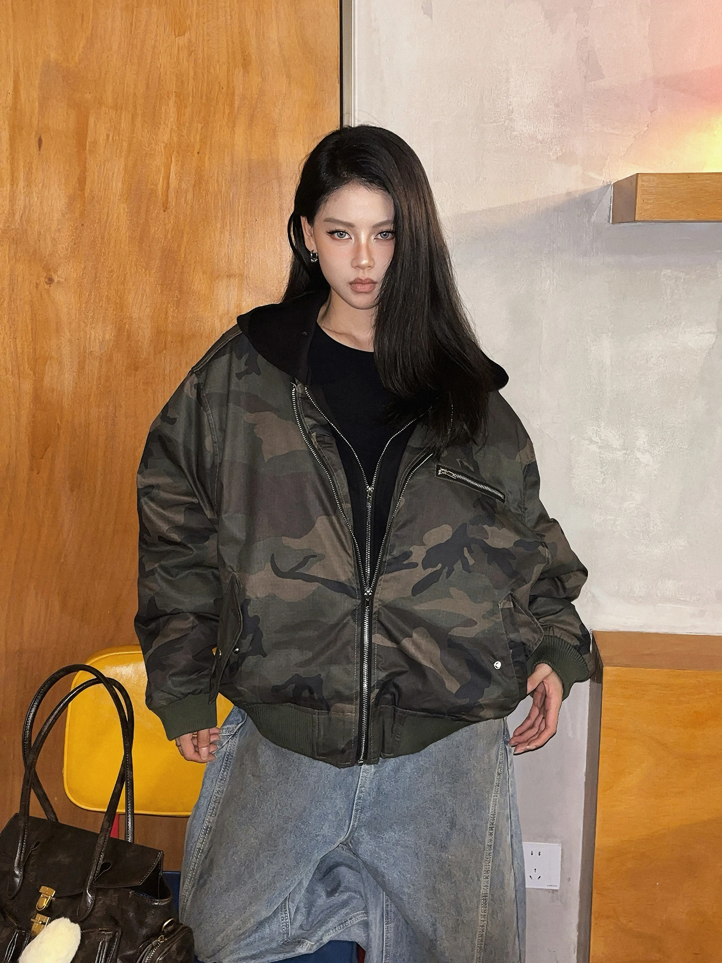 

Утепленная женская зимняя куртка-бомбер в американском уличном стиле с камуфляжным принтом, хлопковая рабочая одежда, модель DoubleD Le207