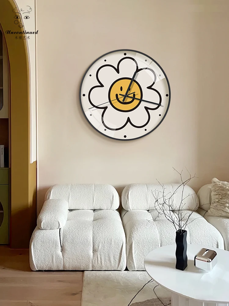 Creative smiling face living room clock wall clock ins wind fashion mute cartoon children's room clock on time.