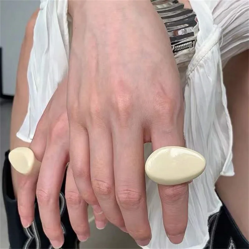 HUANZHI Unregelmäßige Breite Große Klobige Ringe für Frauen Vintage Kristall Harz Herbst Winter Geometrische Stapeln Tragen Finger Schmuck