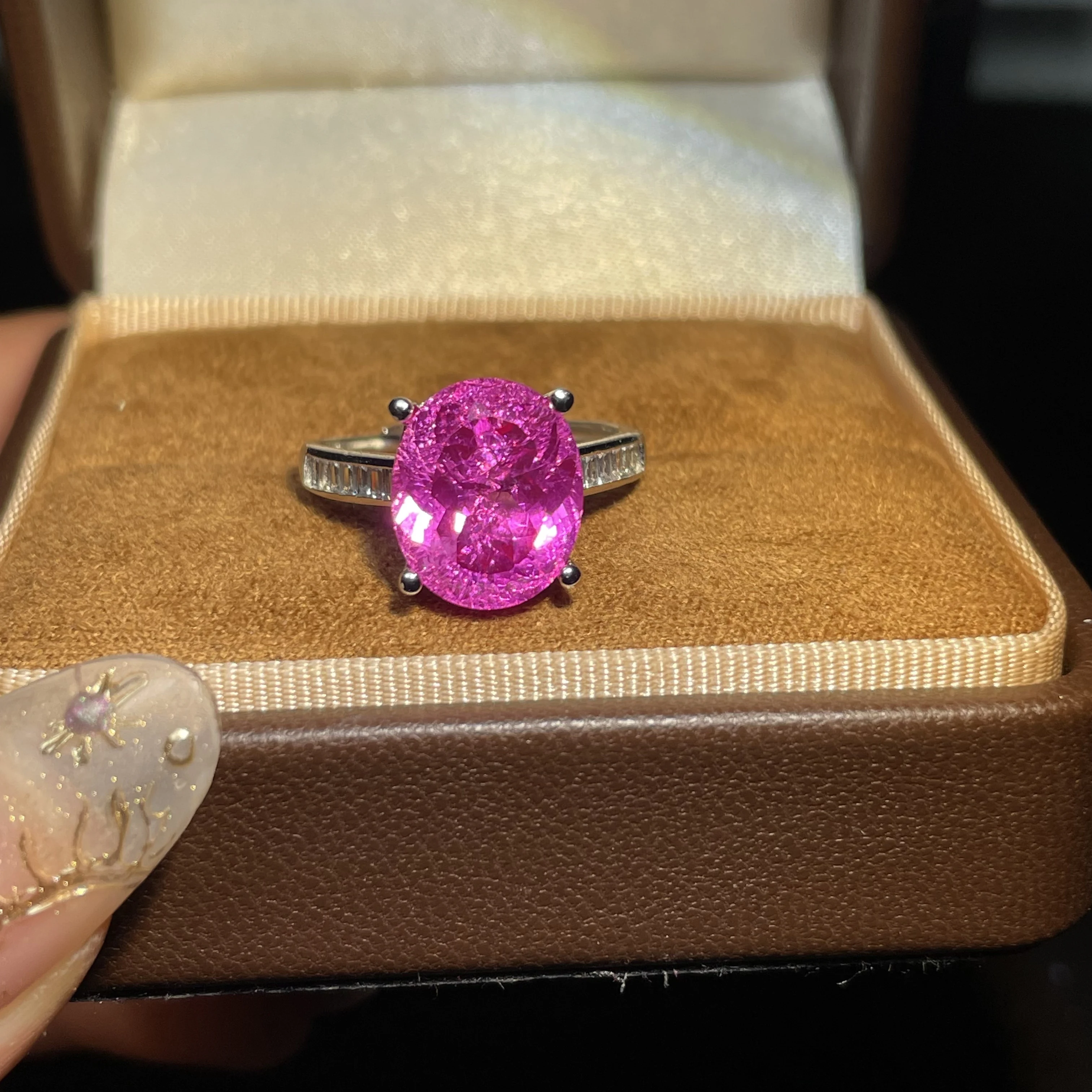 8Ct single-particle sapphire ring from the Rubilele series. Custom-made 10*12mm women's ring set with 925 sterling silver