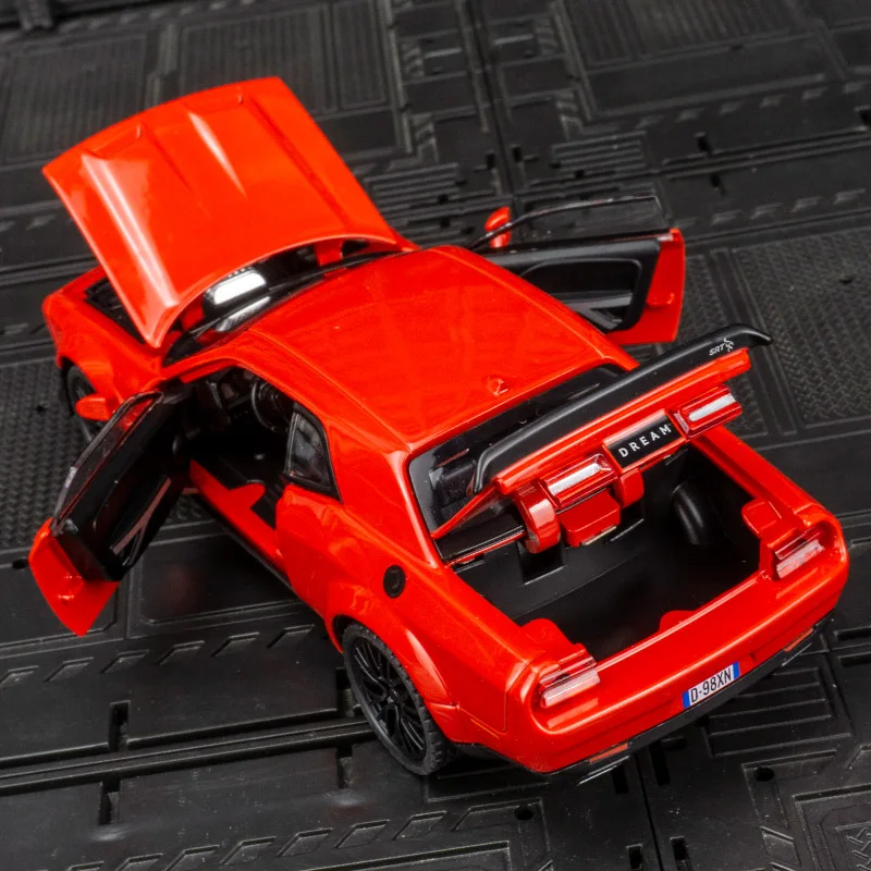1:32 Dodge Hellcat liga modelo de carro ornamento, portas e capô do motor, porta-malas pode ser aberto, carro de brinquedo para meninos