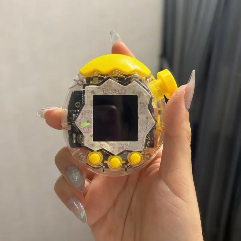 다마고치 파라다이스 장난감 교체 부품 세트 - 노란색 시리즈 (앞면 및 뒷면 쉘과 버튼 포함) 트렌디 블라인드 박스 아이템