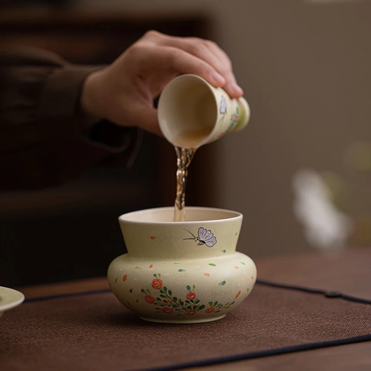 Pink Lead Hand-painted Grass Dance Butterfly Building Water Filter Water Tank Kung Fu Tea Set Tea Residue Tank Wastewater Bucket