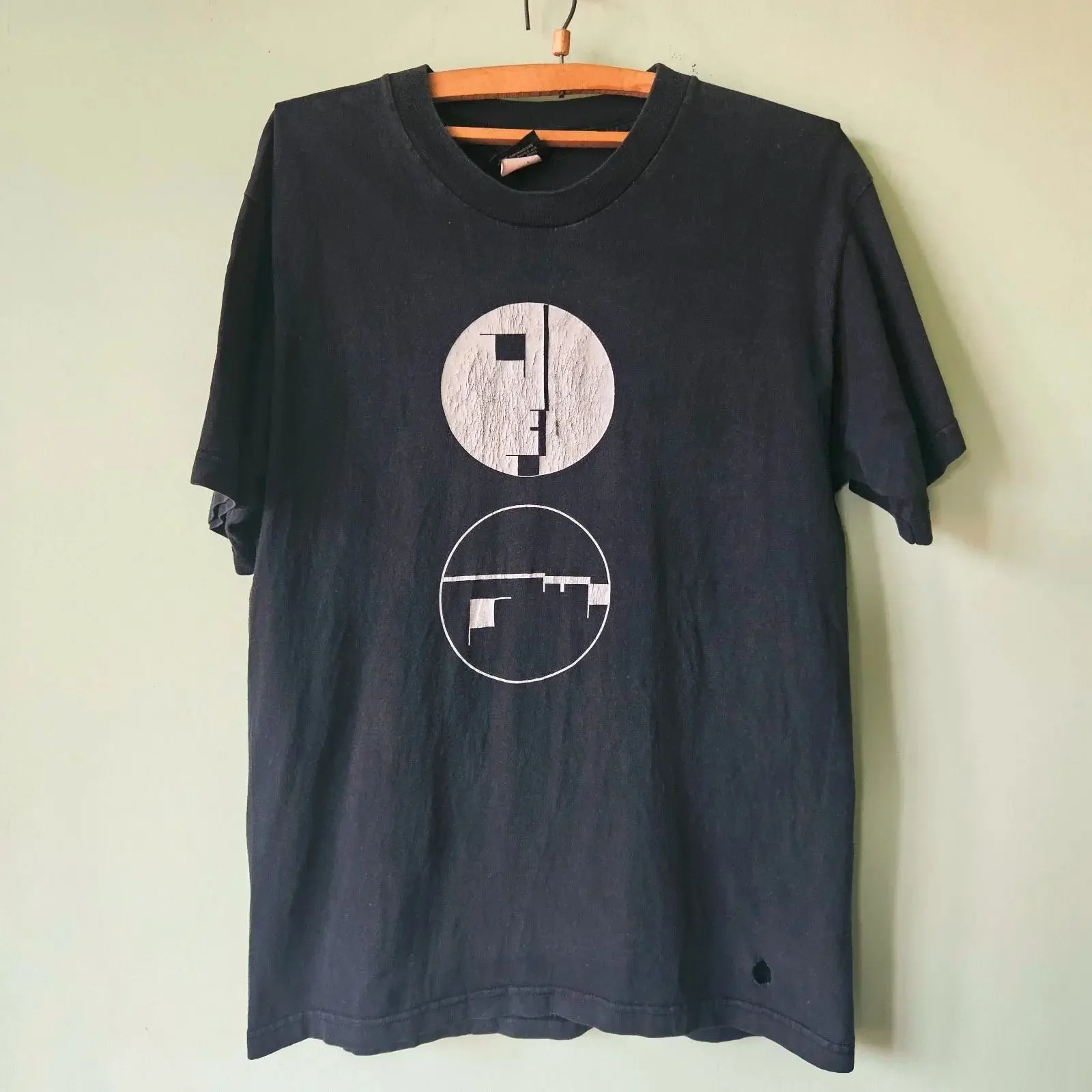 T-shirt vintage BAUHAUS Resurrection 98 Tour Concert Band avec étiquette géante taille L, vêtements de créateur vintage pour homme, effet délavé