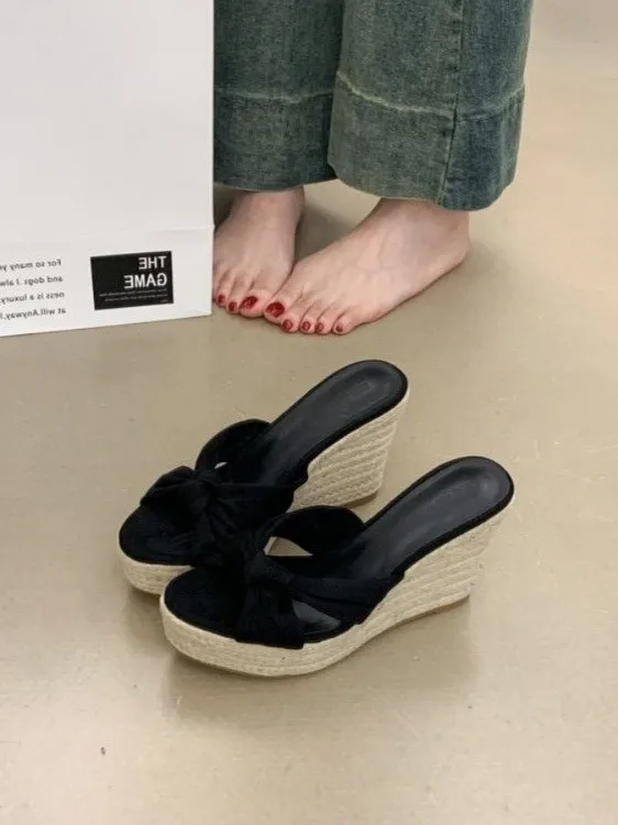 

Wedding Shoe Essential Thick Bottom Sandals Knot Straw Weave Wedge Slippers 9cm Summer Outdoor High Heel One Strap Slippers
