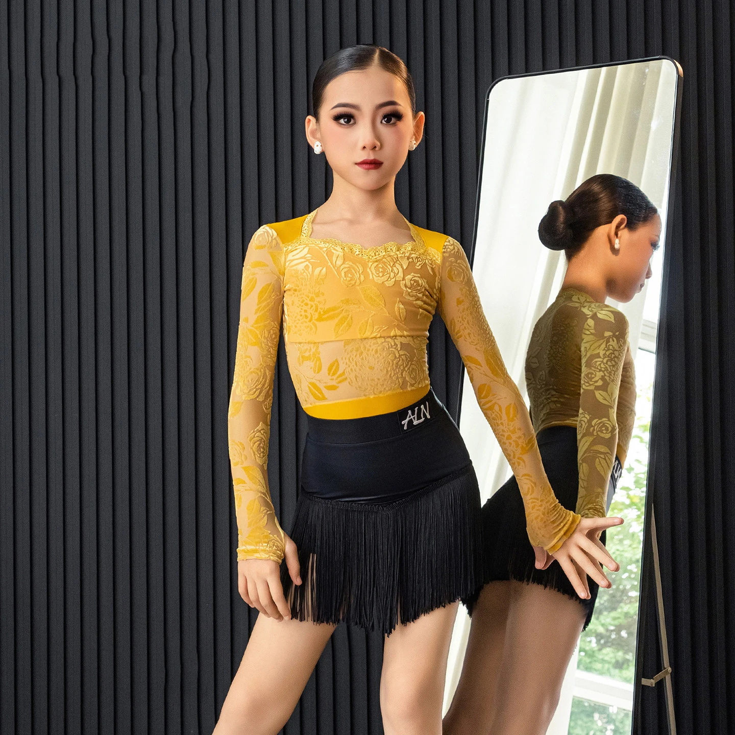 2026 Children Latin Dance Performance Costumes For Girls Long Sleeved Black Tassel Skirts Suit Samba Latin Dance Wear DQS21859