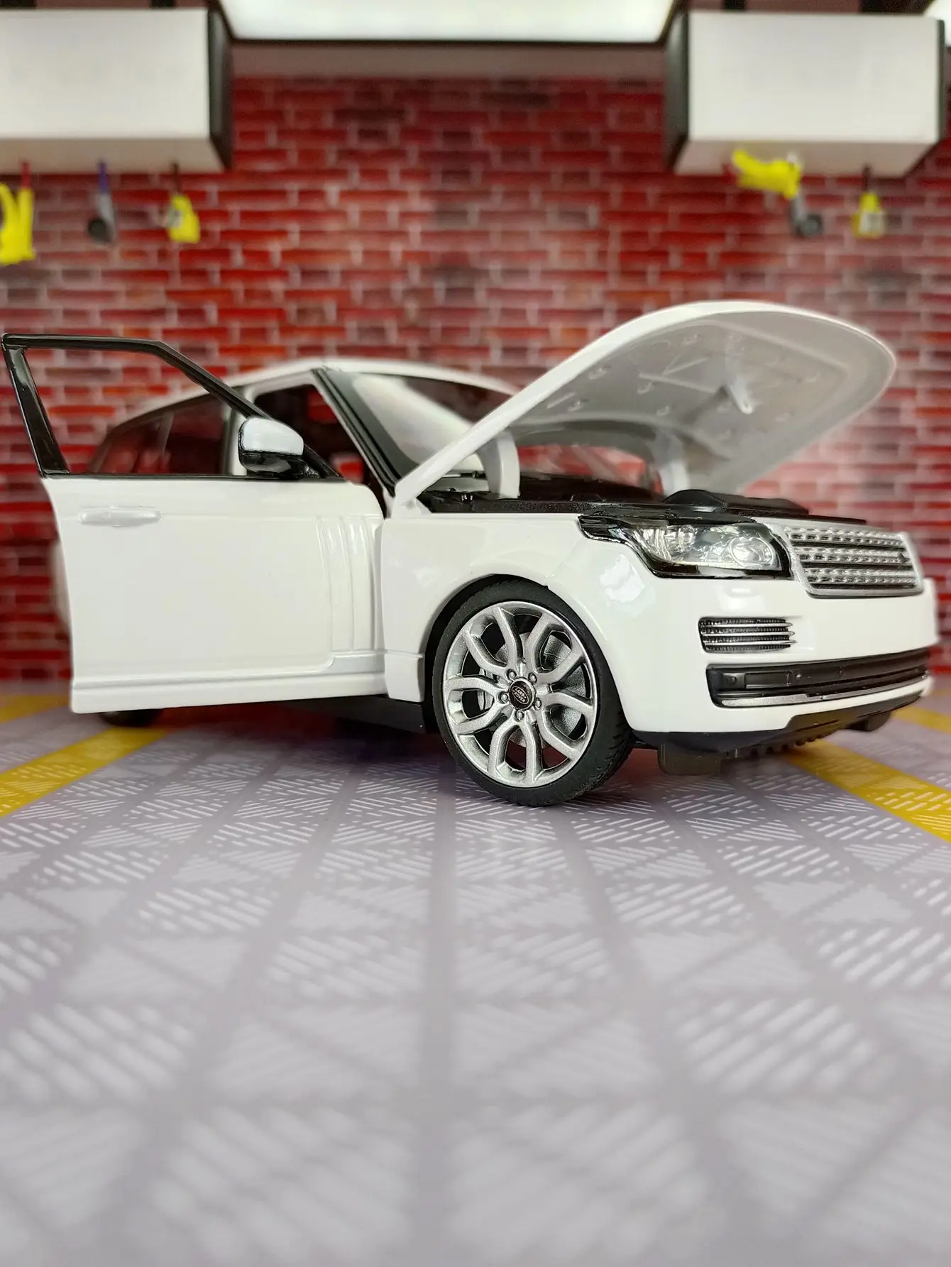 Растар 1:24 Land Rover Range Rover модель внедорожника из сплава, двери и капот можно открыть с богатыми деталями, тонкая работа