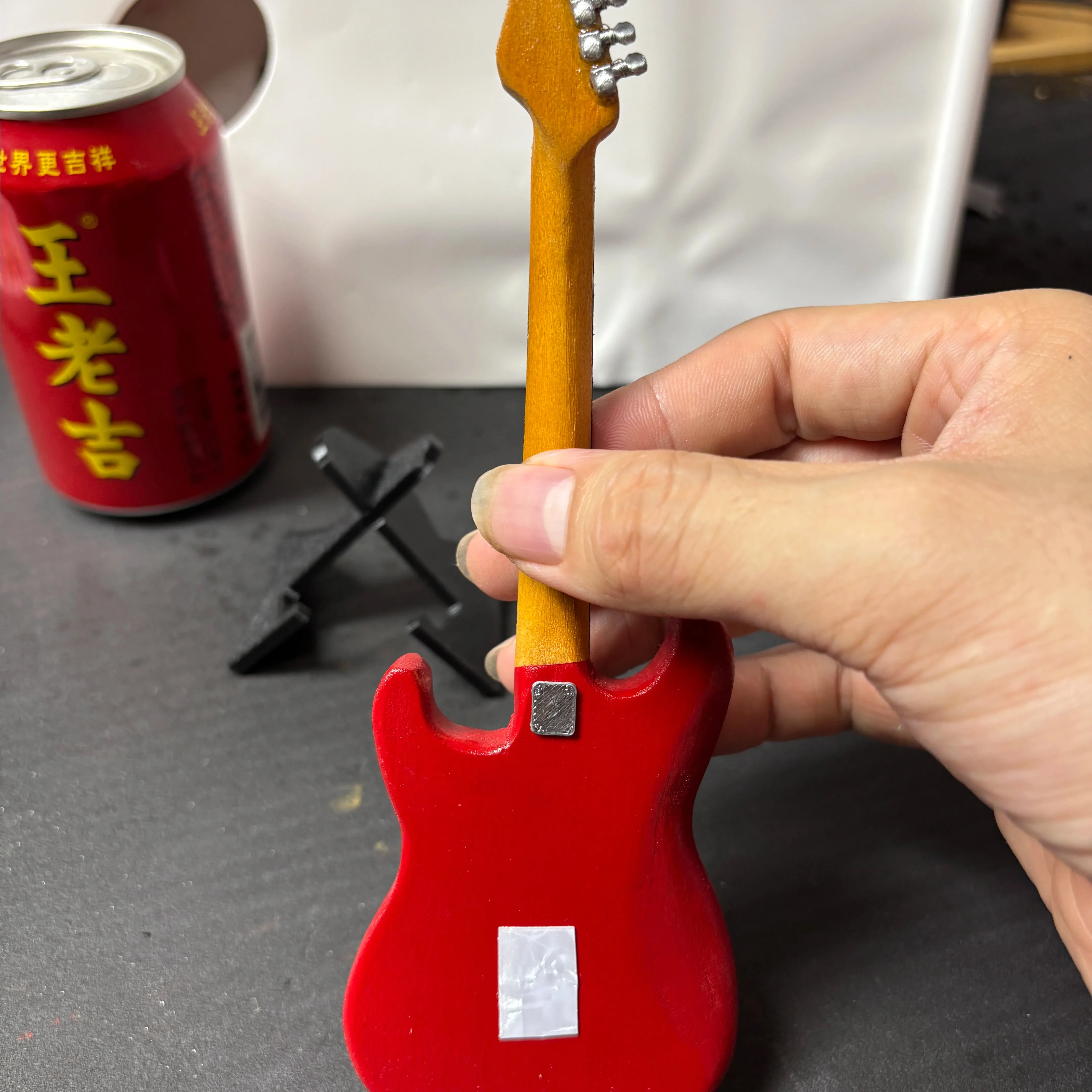 Wooden small guitar customization, can be customized with pictures, mini miniature guitar, exquisite small guitar model