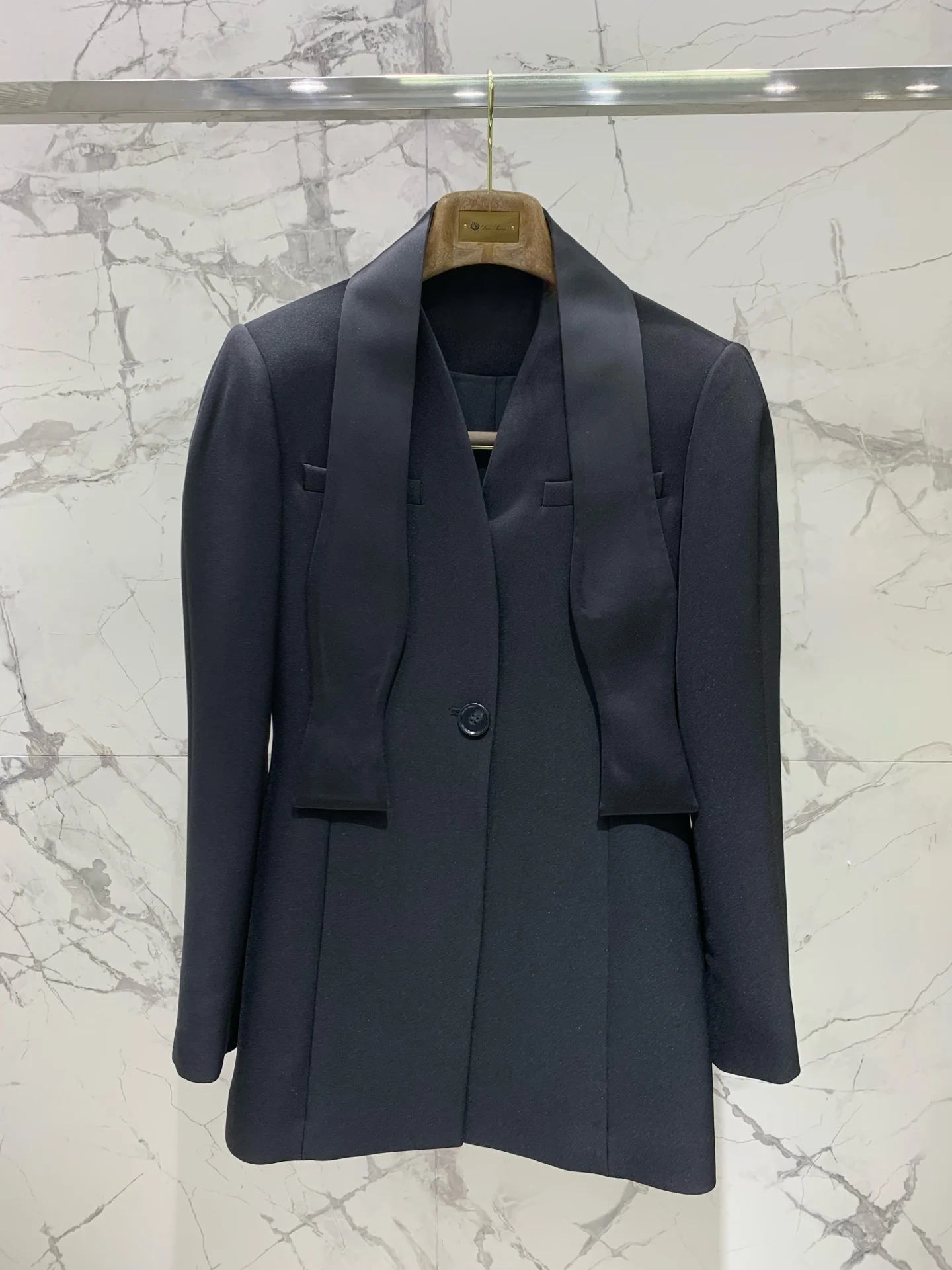 

Elegant Slim Fit Casual Suit Jacket for Women with Sash Design Versatile Fashionable Commute Style Long Sleeve Color
