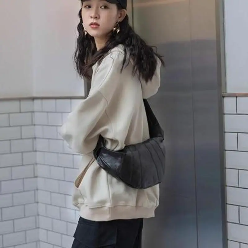 

Sheepskin Crossbody Bag Women'S Dumpling Design Trendy Leather Shoulder Bag Lazy Wok Small Niche Design 2025 Chest Bag Gift Gift