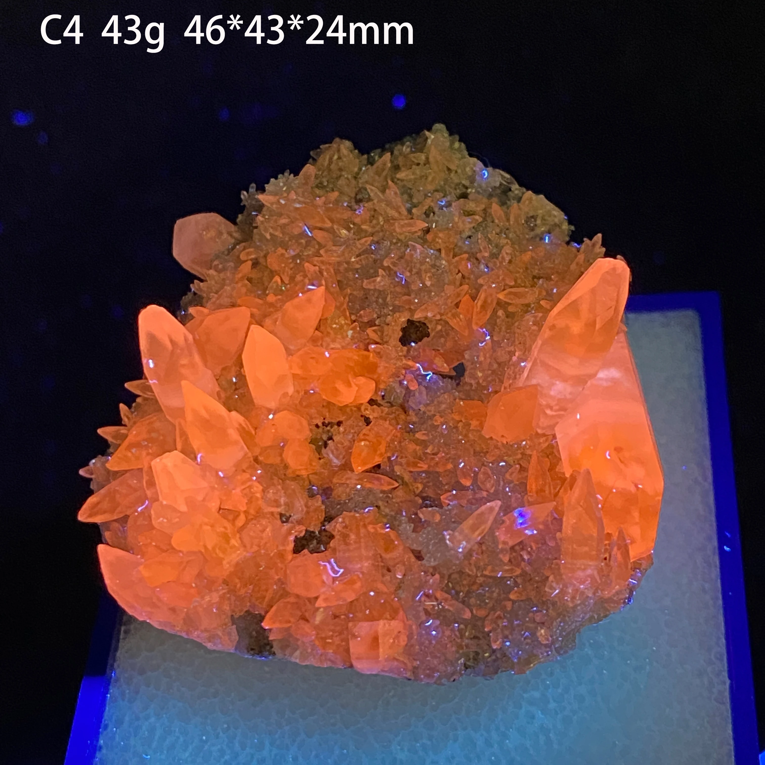Pure Natural Calcite Crystal Cluster Fluorescence Effect Mineral Specimen Raw Quartz Rock Healing Decoration