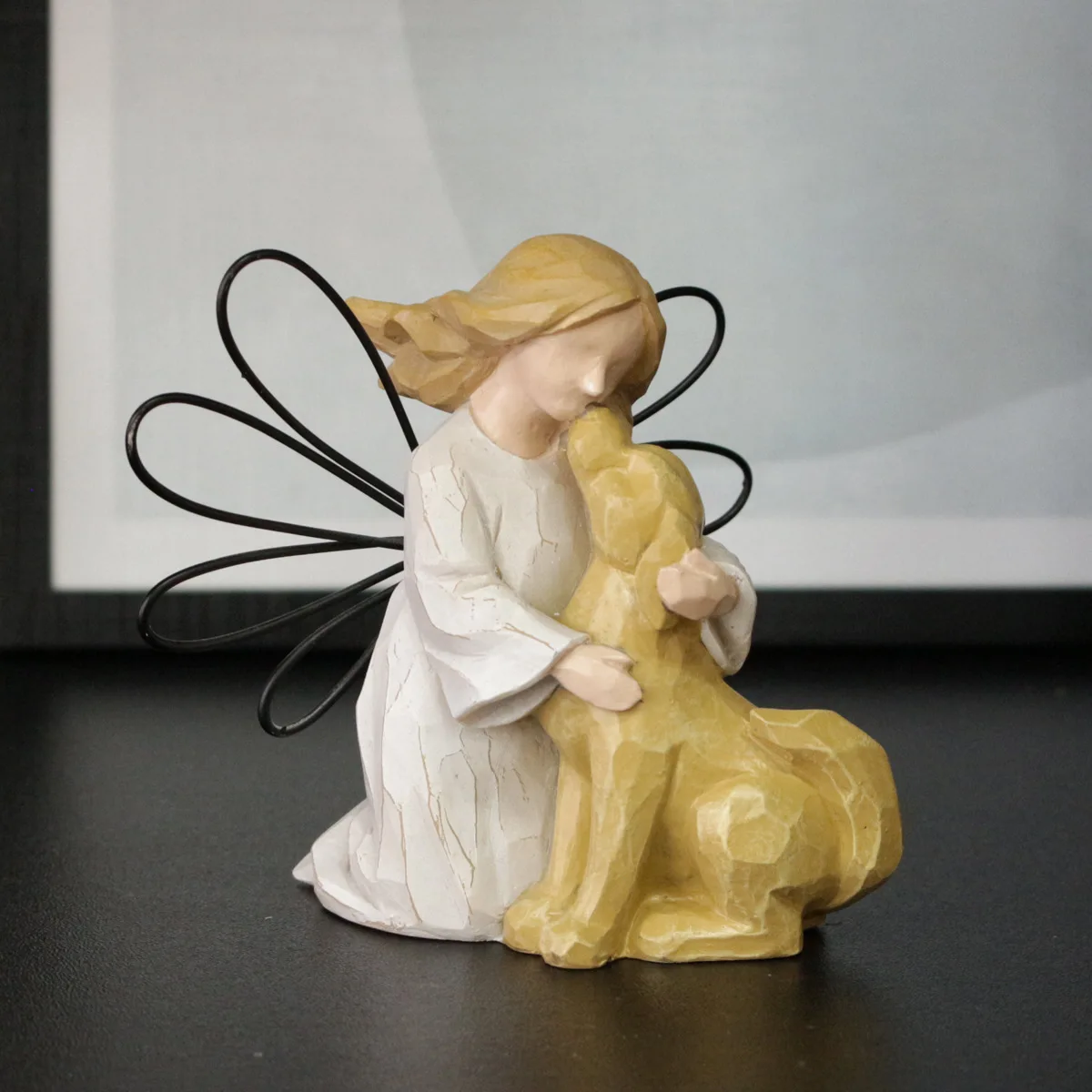 

Girl and Dog Statuettes Dog Souvenirs Home Office Desktop Hand-Painted Angel Decorations Resin Crafts Holiday Decorations