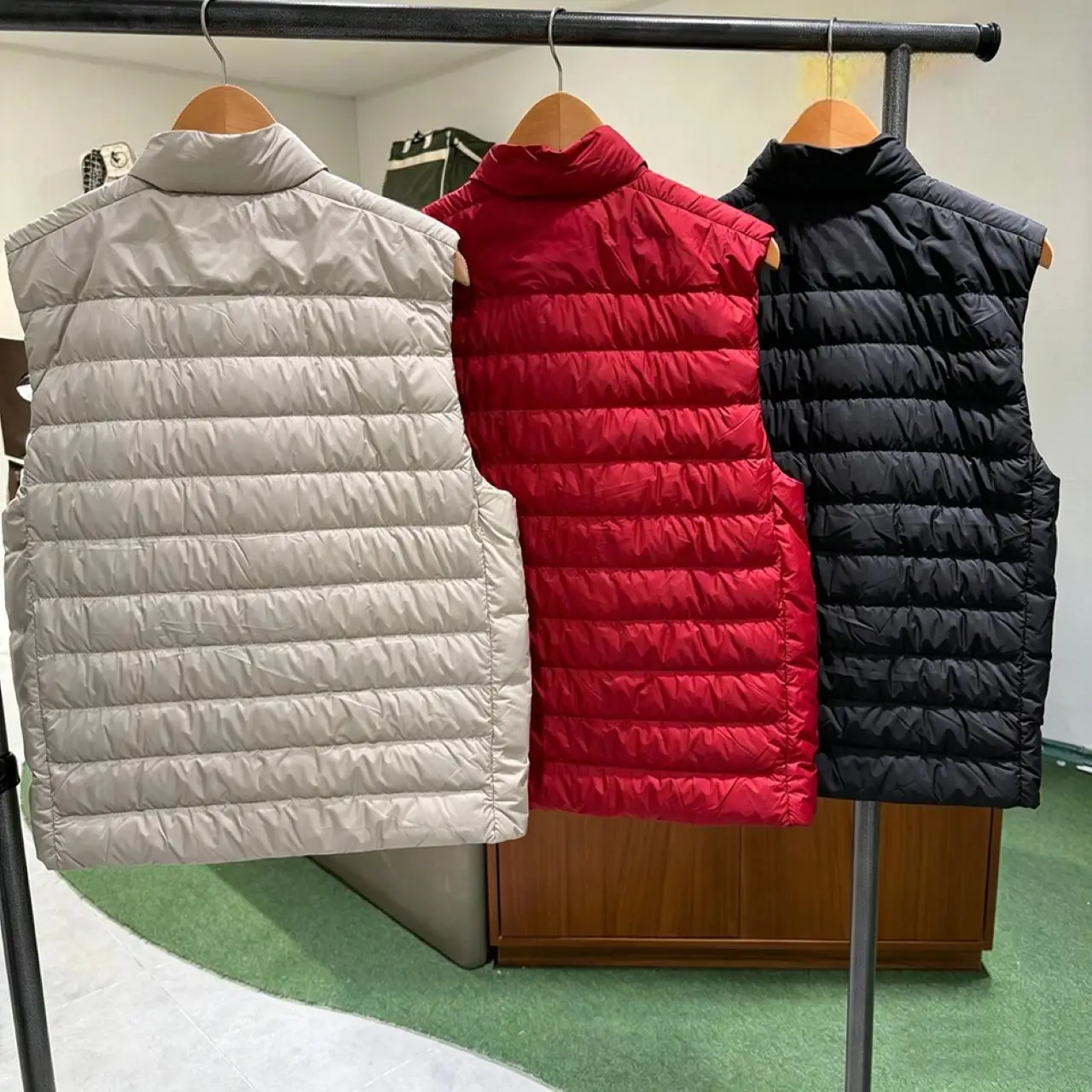 Men Golf Down Vest Autumn Winter Stand Collar Zipper Multi Pockets White Duck Down Light Warm Golf Waistcoat