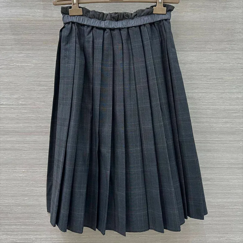 

High-quality women's knee-length pleated skirt in black check pattern, stylish and low-key set for summer 25825108