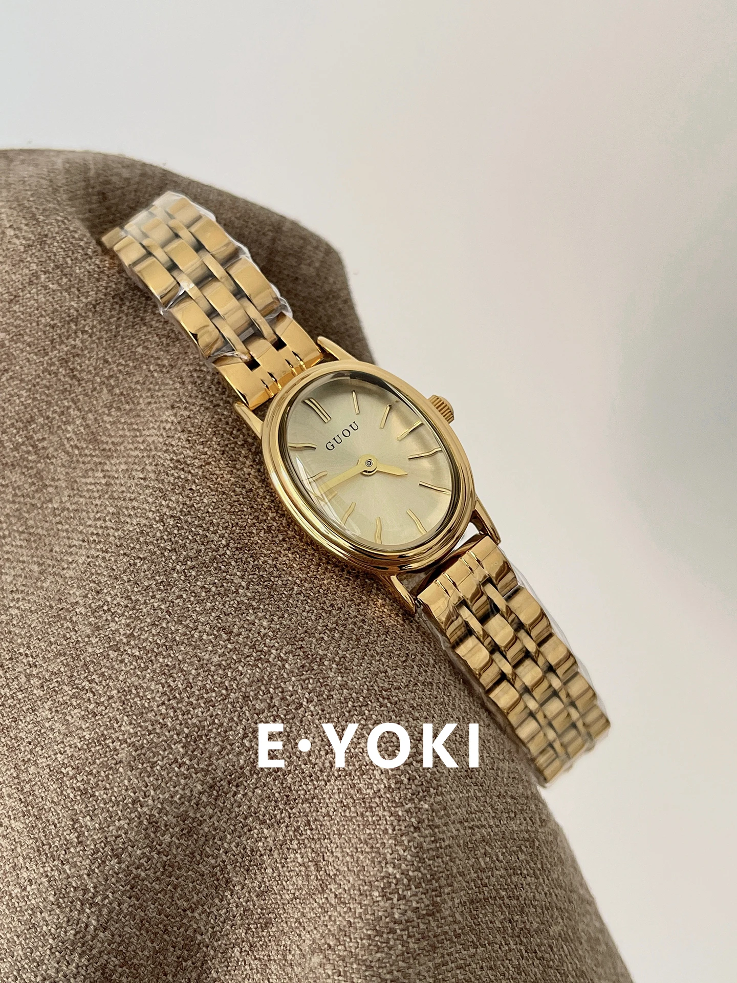 

Gold Oval Steel BandPetite And ExquisiteLight Luxury Retro HighEnd Quartz Watch For Women A Gift For LadiesWomen'S Accessories.