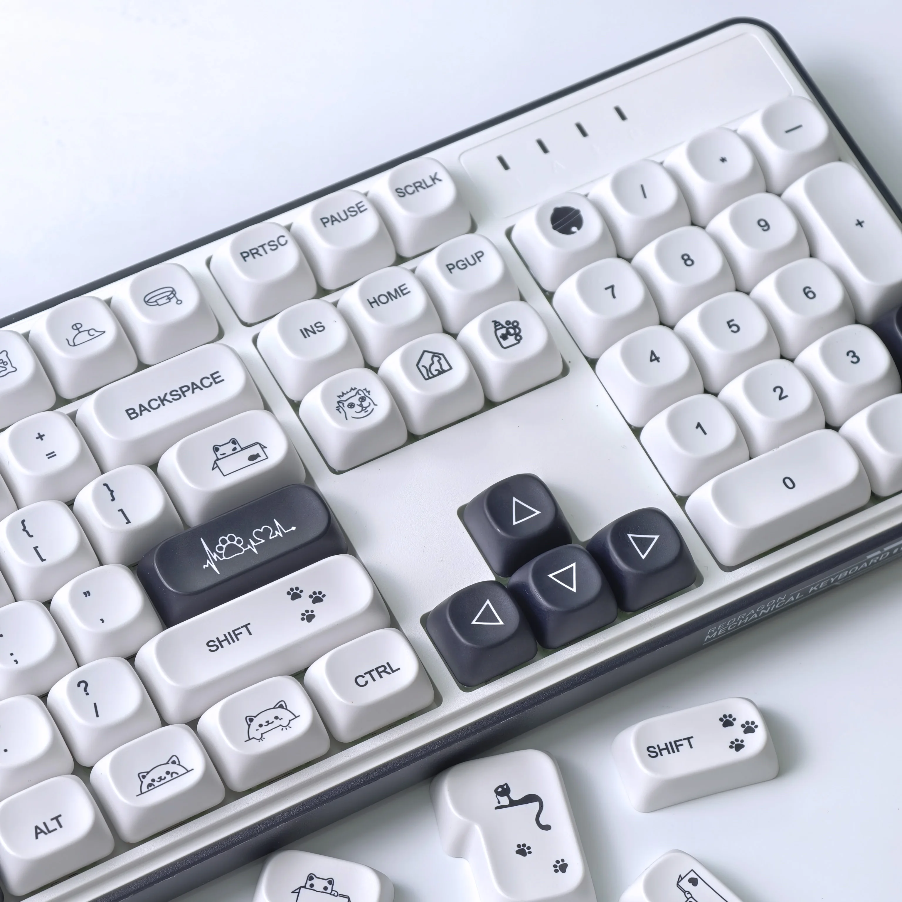 MOA Cute Keycap Korean Russian Strange Cat Theme Black White Minimalist Keycaps PBT Thermal Sublimation Mechanical Keyboard Caps