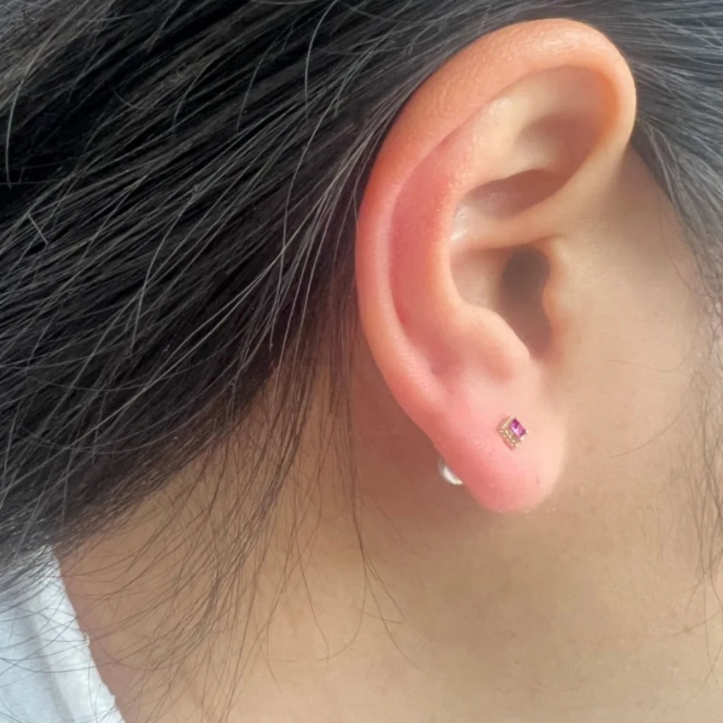 S925 فضة مطلي 18 كيلو الذهب رائعة صغيرة مربع الأحمر الزركون أقراط للنساء مع المقابس اللؤلؤ يرتدي الأقراط #3