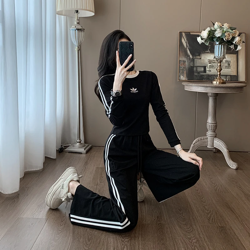 Black casual sports suit for women in Spring and Autumn 2024, fashionable and stylish, slimming T-shirt, wide leg pants two-piec